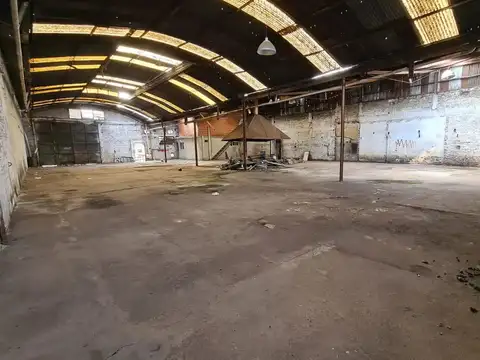 GALPON EN UNA PLANTA DE 640m² - VILLA BALLESTER