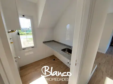 Casa 5 ambientes con 3 baños