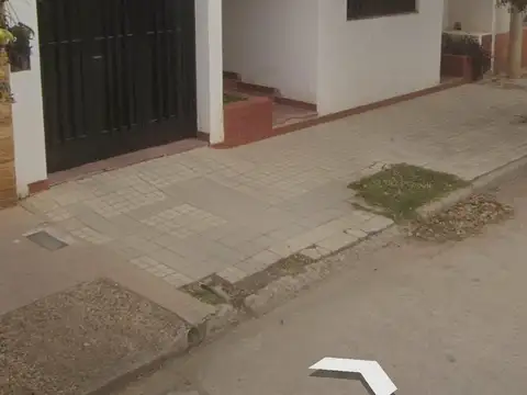 VENTA CASA 4 DORM ALTA CORDOBA