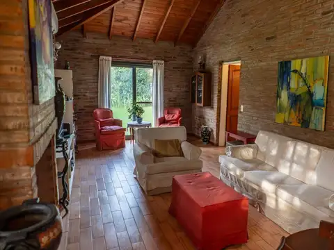 Casa 5 ambientes con 2 baños