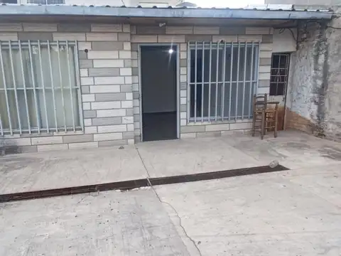 Casa en alquiler a metros de Av Triunvirato S/ Azopardo