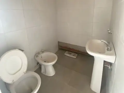 VENTA DE MONOAMBIENTE CON ENTRE PISO EN HAEDO CHICO, MUY COMODO Y LUMINOSO