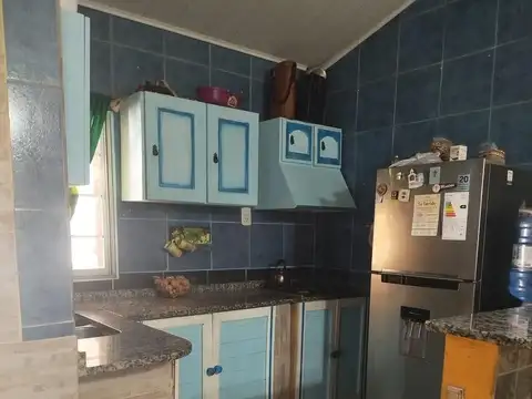 Casa 8 ambientes con 2 baños