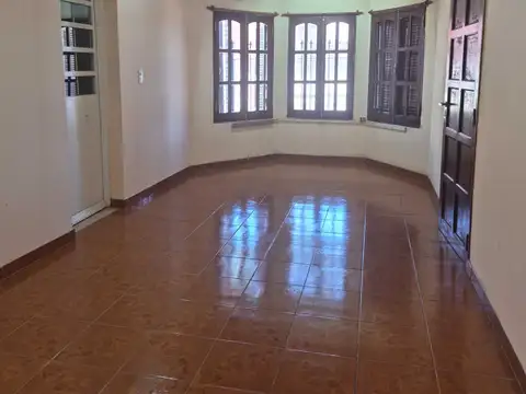 Casa en Barrio Puertas del Sol - Frente a escuela