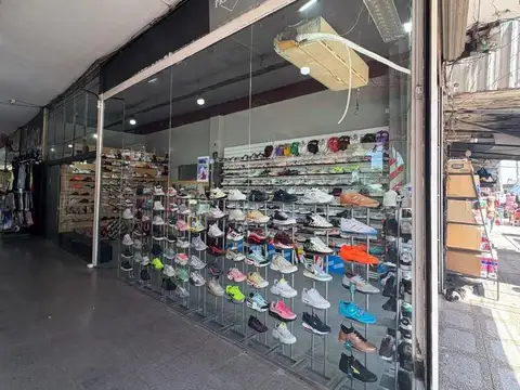 LOCAL AL FRENTE EN GALERIA, FRENTE A ESTACION DE JOSE C PAZ.