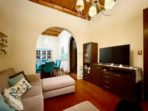 Casa 5 ambientes con 4 baños