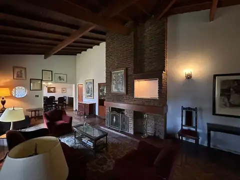 Casa 6 ambientes con 2 baños