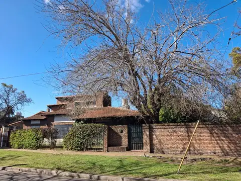 Casa en Venta en Castelar, USD 240.000