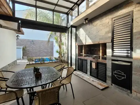 VENTA CASA 6 AMBIENTES CON COCHERA Y PILETA EN HAEDO