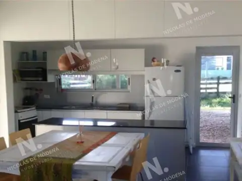 Casa 4 ambientes con 2 baños