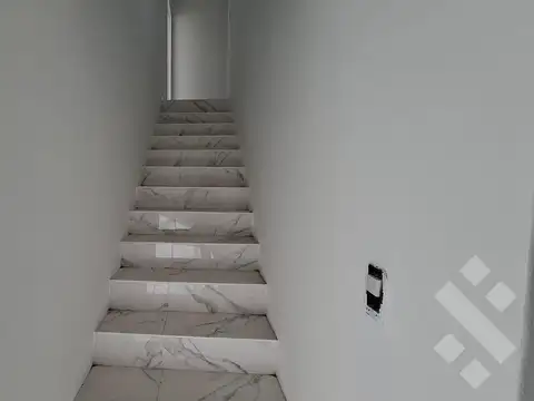 Depto Tipo Casa 4 ambientes con 2 baños
