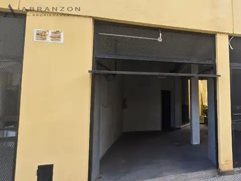 Victor Hugo 900 Cochera fija cubierta entrada independiente Villa Luro