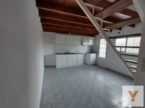 Dúplex en venta - 2 dormitorios 1 baño 1 cochera - 70mts2 - La Plata