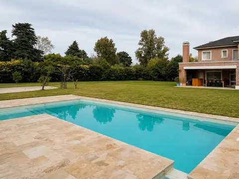 Rio Hondo al 500 Casa Venta en CC San Francisco, Manzanares Pilar