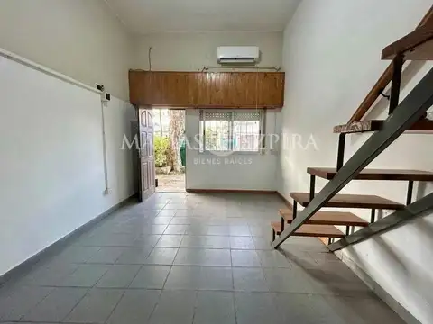 Monoambiente  Local planta baja al frente apto comercial en Ituzaingó Sur