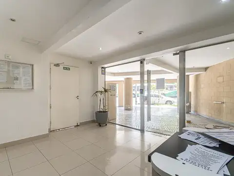 Av. Ricardo Balbin 3500, Piso 1ro.