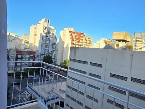 Departamento 2 ambientes a la calle con cochera