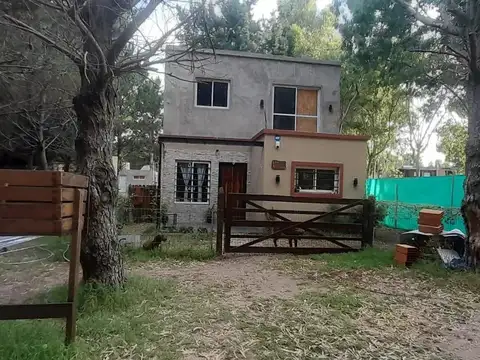 Casa en venta - 3 Dormitorios 1 Baño - La Lucila del Mar