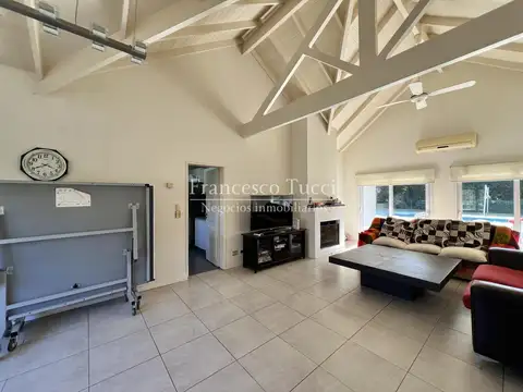 Casa en Venta con 4 cocheras