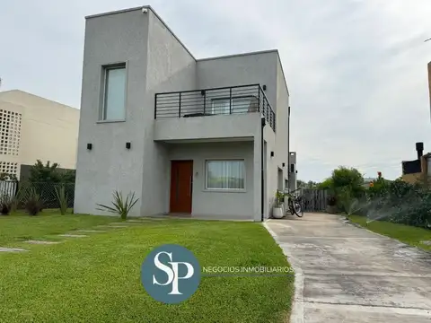 Casa de 5 ambientes en venta en Santa Elena