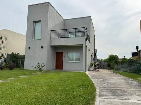 Casa de 5 ambientes en venta en Santa Elena