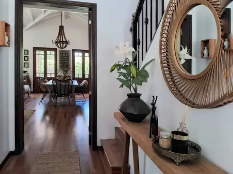 Casa 7 ambientes con 4 baños