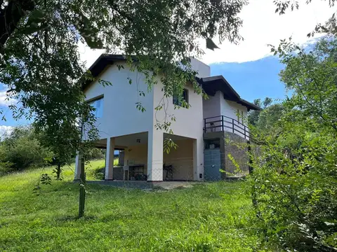SE VENDE CASA 2 DORM Y DECK A LAS SIERRAS GIARDINO