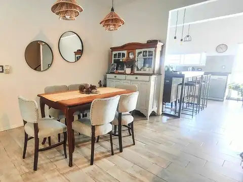 CASA DE 5 AMBIENTES EN VENTA – LOMAS DE ZAMORA