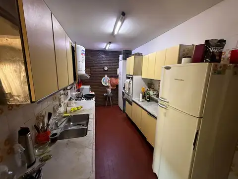 Casa 13 ambientes con 4 baños
