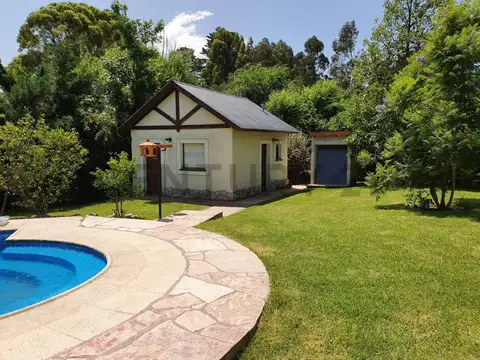 Casa 6 ambientes con 2 baños