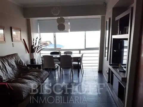 DEPARTAMENTO DE 2 AMBIENTES, FRENTE AL MAR, CON COCHERA.
