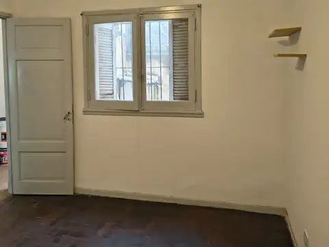 Fraga 1400, Piso PB