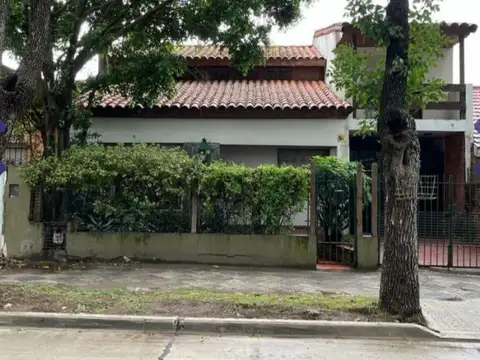 Casa en venta de 3 dormitorios c/ cochera en Monte Grande