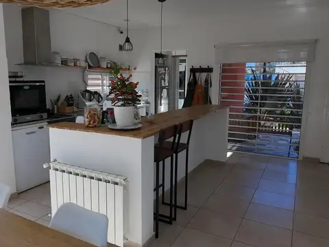 Casa en Venta con 4 cocheras