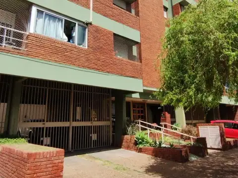 DEPARTAMENTO 3 AMBIENTES MORON CENTRO CON COCHERA