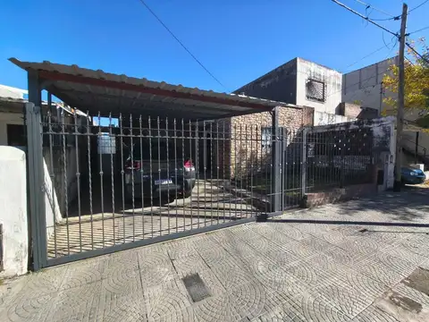 CASA 3 DORM CON PILETA Y COCHERA Bº LOS NARANJOS