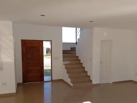 Casa en Alquiler al Oeste