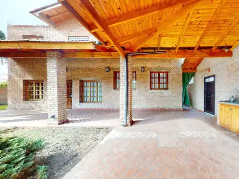 Casa 5 ambientes con 3 baños