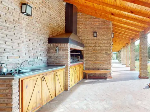 Casa en Venta con 4 cocheras