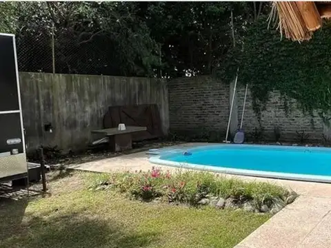 VENTA CASA 3 AMB. CON PILETA Y PARQUE EN LUJAN