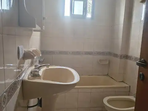 Departamento 3 amb. con patio. Buena Ubicación Hurlingham