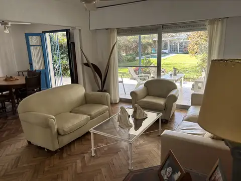 Casa 5 ambientes con 2 baños