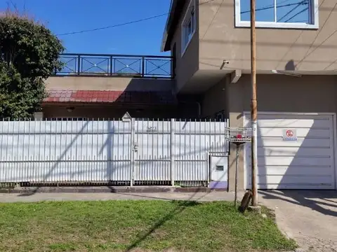 Casa 4 ambientes y pileta