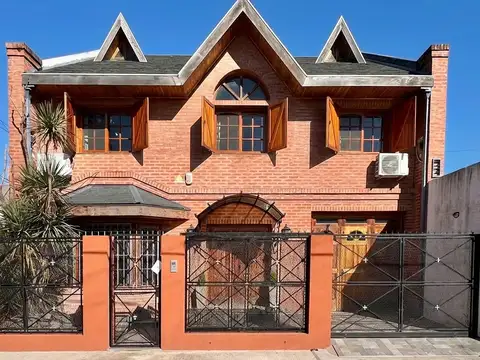 VENTA CASA 5 AMB CASCO DE PACHECO JARDIN COCHERA