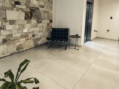 FLORES. J RIVERA INDARTE 300. PISO DE CATEGORIA 4 AMBIENTES AL FRENTE CON COCHERA Y BALCON