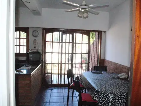 Casa 5 ambientes con 4 baños