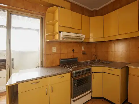 Amplio departamento de 4 ambientes a reciclar apto profesional en Palermo frente al Botánico