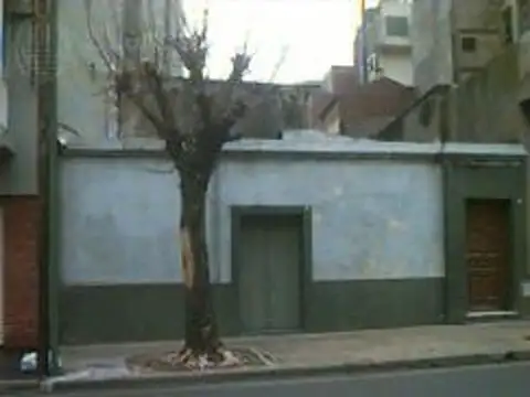 CASA A REFACCIONAR TOTALMENTE-GRANDES MEDIDAS-