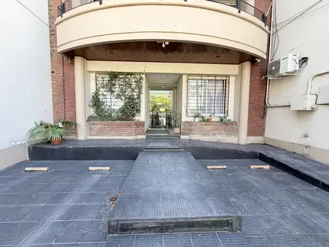 Departamento en venta y  alquiler  3 ambientes con patio