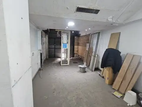 Local a Reciclar con sótano y entrepiso en el corazón de Retiro PB 44M2